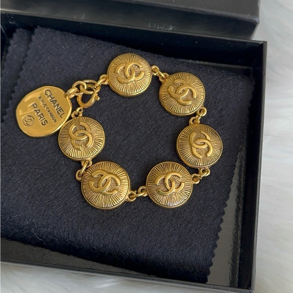 Stunning CC Bracelet - Picture 13 of 14